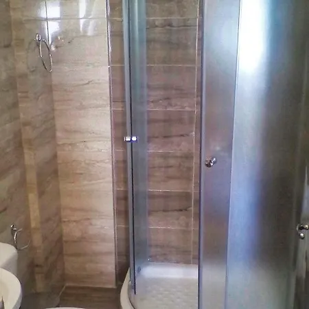 R.m.j. Apartment *